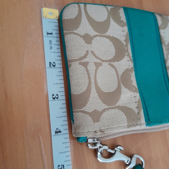 COACH Corner Zip Wristlet In Signature Canvas Light Khaki Chalk with Green - Picture 8 of 10